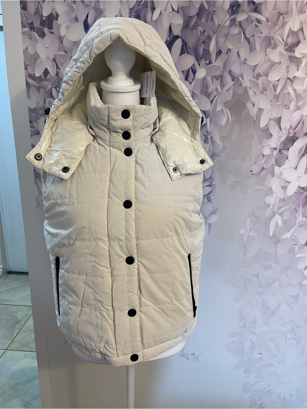 Desigual Women’s Puffer Vest with Hood Cream White Quilted Size S NWT